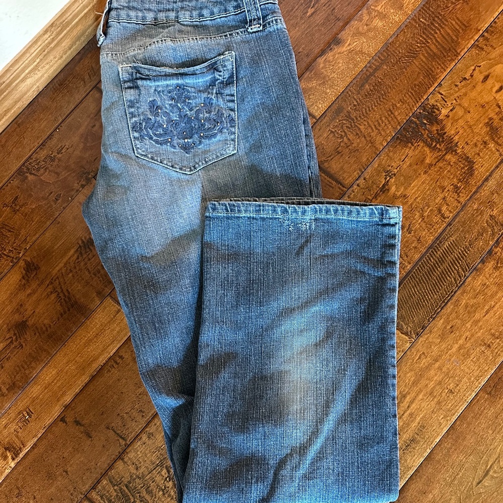 L.E.I Junior Ultra Low Rise Bootcut Blue Jeans.  Size 17.  32" Inseam.